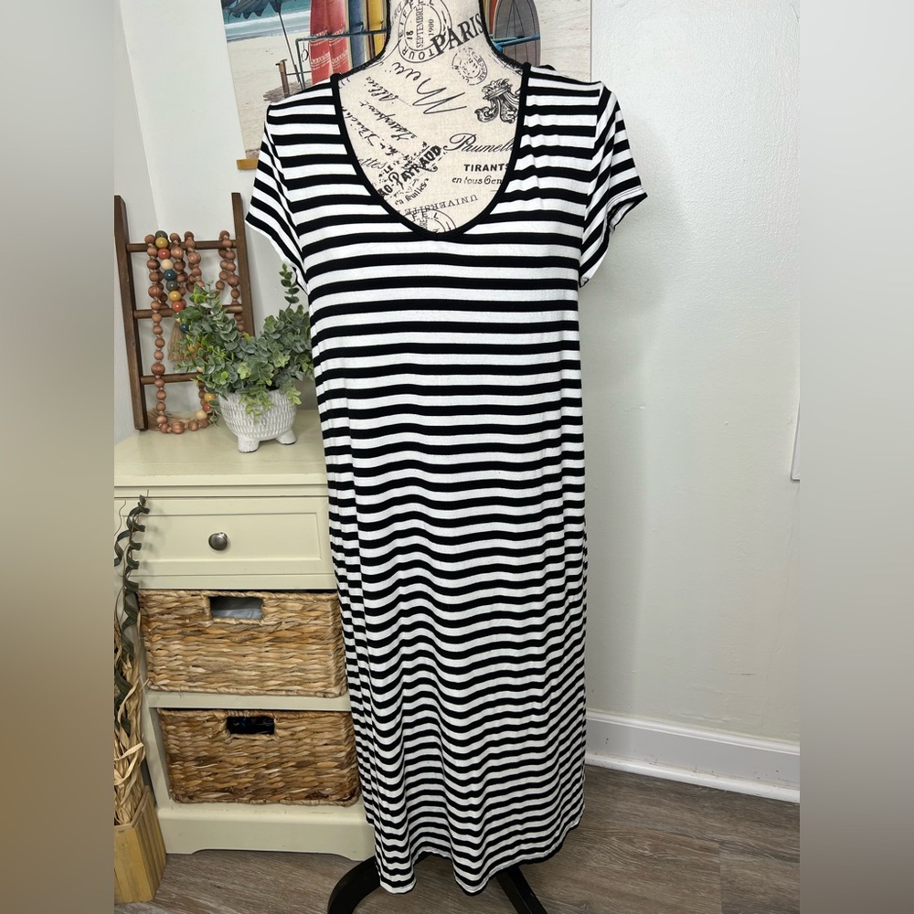 Cable & Gauge Black & White Stripe Dress with Criss/Cross Tie Back